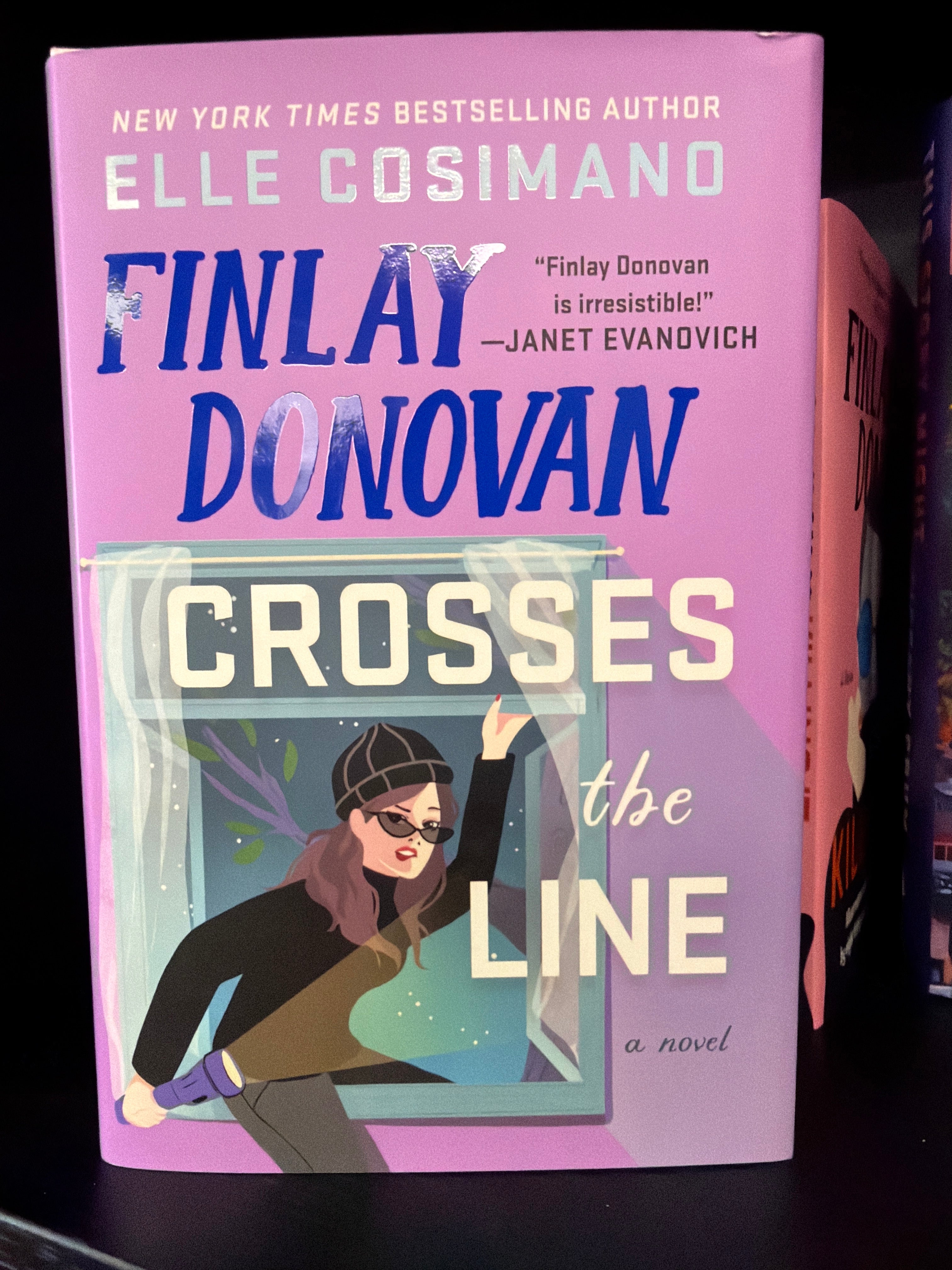 Finlay Donovan Crosses the Line: A Novel (The Finlay Donovan Series, 6)
